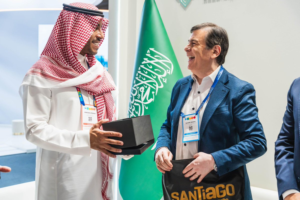 GZamoraSDE's tweet photo. En #SmartCityBarcelona también tuvimos una reunión con Abdulazez alsubaii y Abdulaziz Altalasi, representantes Saudí Export, importante empresa de Arabia Saudita, quienes m  manifestaron su interés por  productos de nuestra región, quienes ya realizaron una invitación formal a la provincias del Norte Grande a un encuentro a realizarse en los próximos meses.