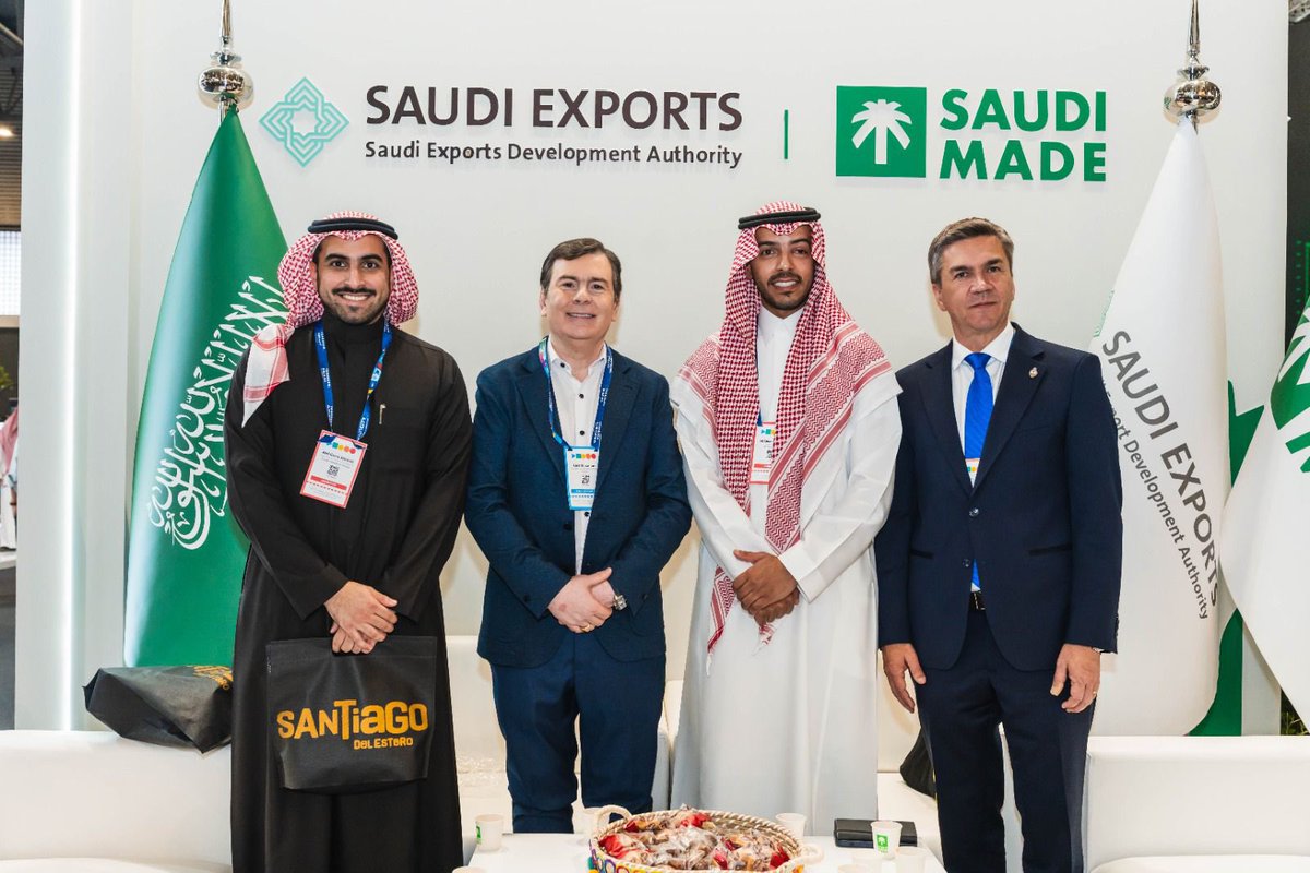 GZamoraSDE's tweet photo. En #SmartCityBarcelona también tuvimos una reunión con Abdulazez alsubaii y Abdulaziz Altalasi, representantes Saudí Export, importante empresa de Arabia Saudita, quienes m  manifestaron su interés por  productos de nuestra región, quienes ya realizaron una invitación formal a la provincias del Norte Grande a un encuentro a realizarse en los próximos meses.