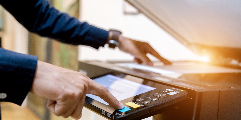 ITS_UKY's tweet image. Print smarter, not harder, Wildcats!

With Student Print Services, you can print from your laptop, phone, tablet or smartwatch anywhere on campus.

Learn more 👇 👇 
ukricoh.uky.edu/student-print-…

#UKYITS #UKYStudents #PrintSmart #WildcatLife #CampusTech