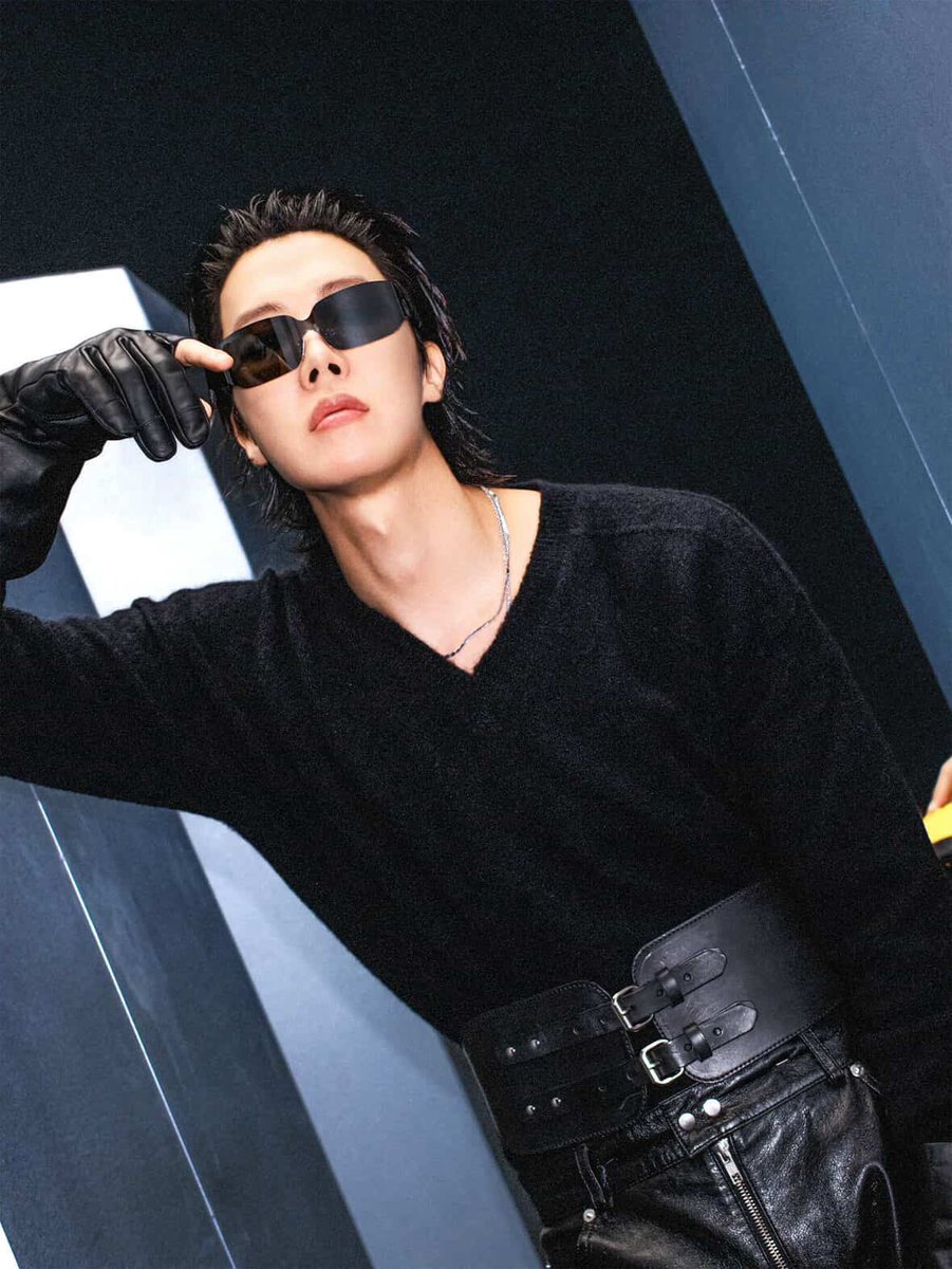 Akesharp's tweet photo. I’m voting #jhope for the #2025MAMAVOTE https://t.co/PVPCZSKn34