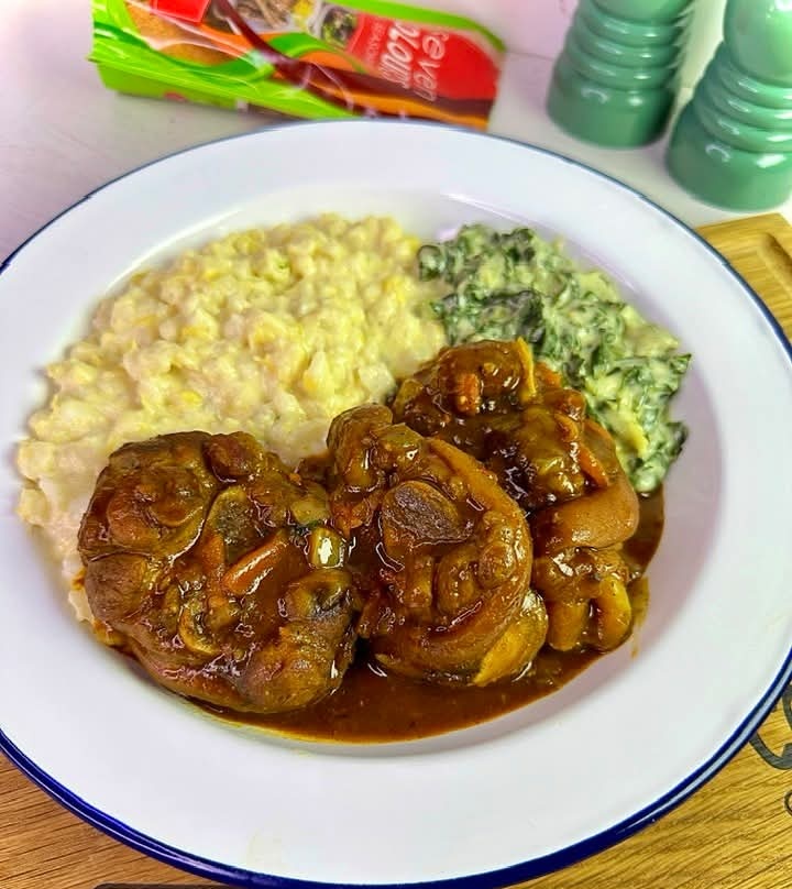 Mosky_Mothapo's tweet image. Which one is your favorite comfort meal ? 

#Pirates #arrows #Betway_za