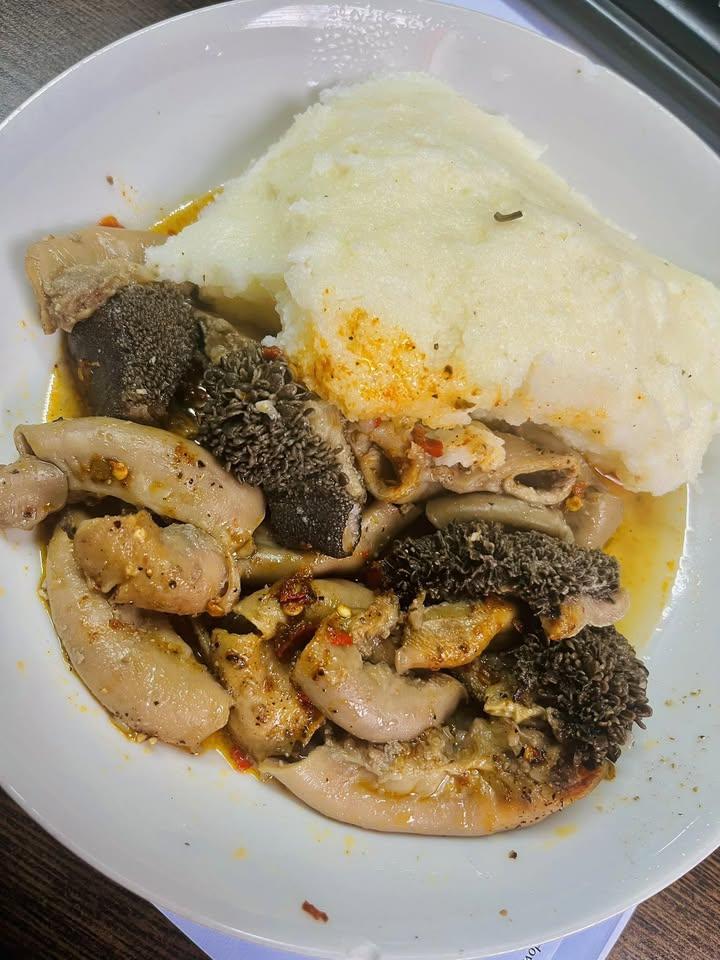 Mosky_Mothapo's tweet image. Which one is your favorite comfort meal ? 

#Pirates #arrows #Betway_za