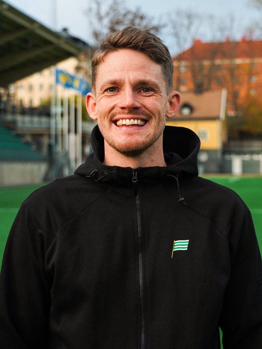 hammarbyfotboll's tweet photo. ✍️ Hammarby har nu tillsatt damlagets nya huvudtränare. 

Efter en gedigen rekryteringsprocess under hösten har valet landat på lagets nuvarande assisterande tränare William Strömberg. Avtalet är skrivet över 2028.

#Bajen https://t.co/KitipniocC