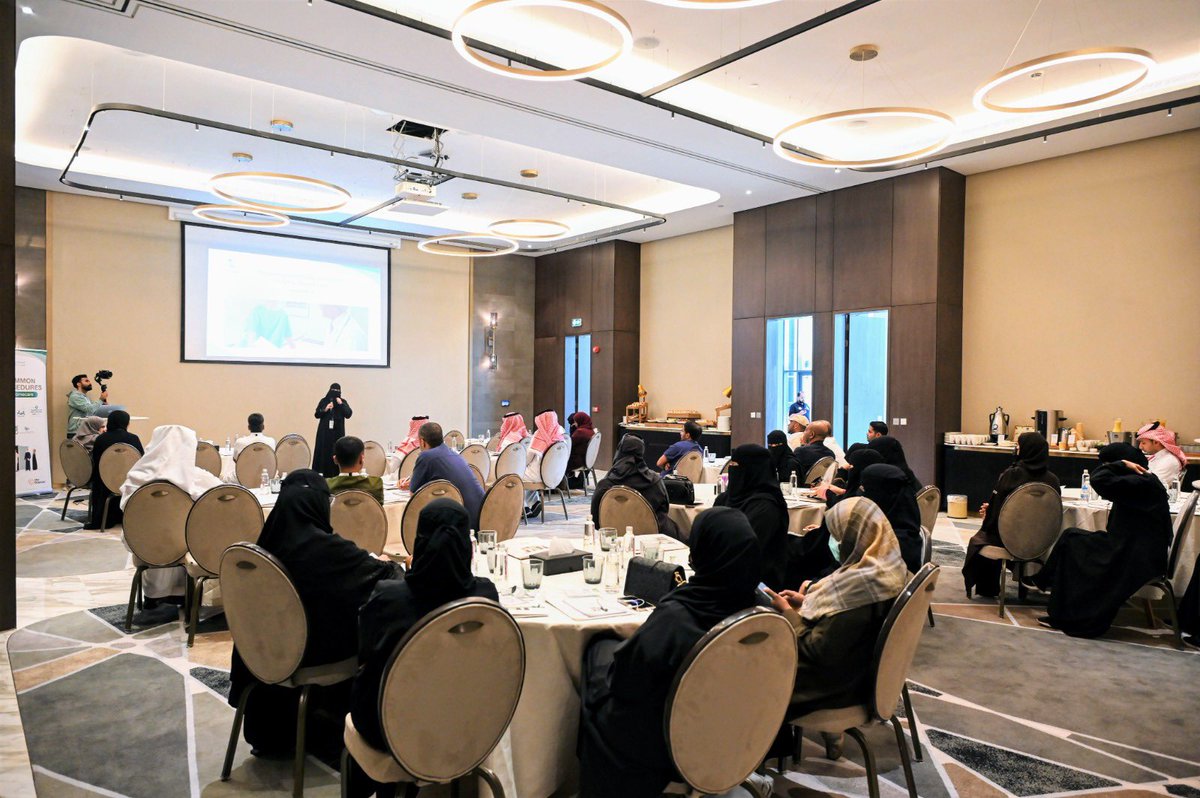 med_cluster's tweet photo. نفّذت الإدارة العامة للرعاية الصحية المنزلية بوزارة الصحة دورة تدريبية لمنسوبي إدارة الرعاية المنزلية بـ #تجمع_المدينة_الصحي تهدف إلى تطوير خدمات الرعاية الصحية المنزلية والعاملين مع كبار السن، وذلك بفندق دبل تري هيلتون بـ #المدينة_المنورة https://t.co/uZr6iTPnSc