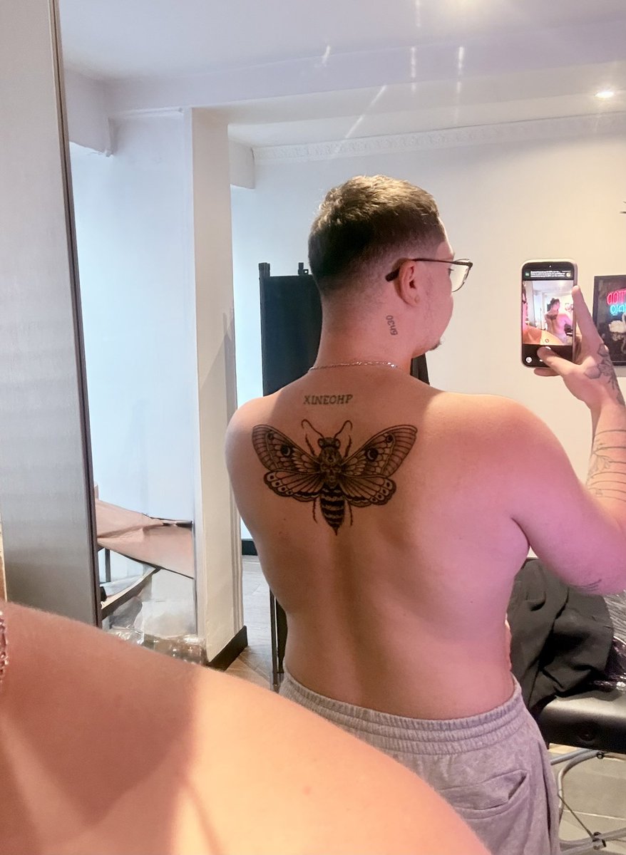 petitcleo_'s tweet photo. admirez . 😡 #ink https://t.co/i1bbdkOuXF