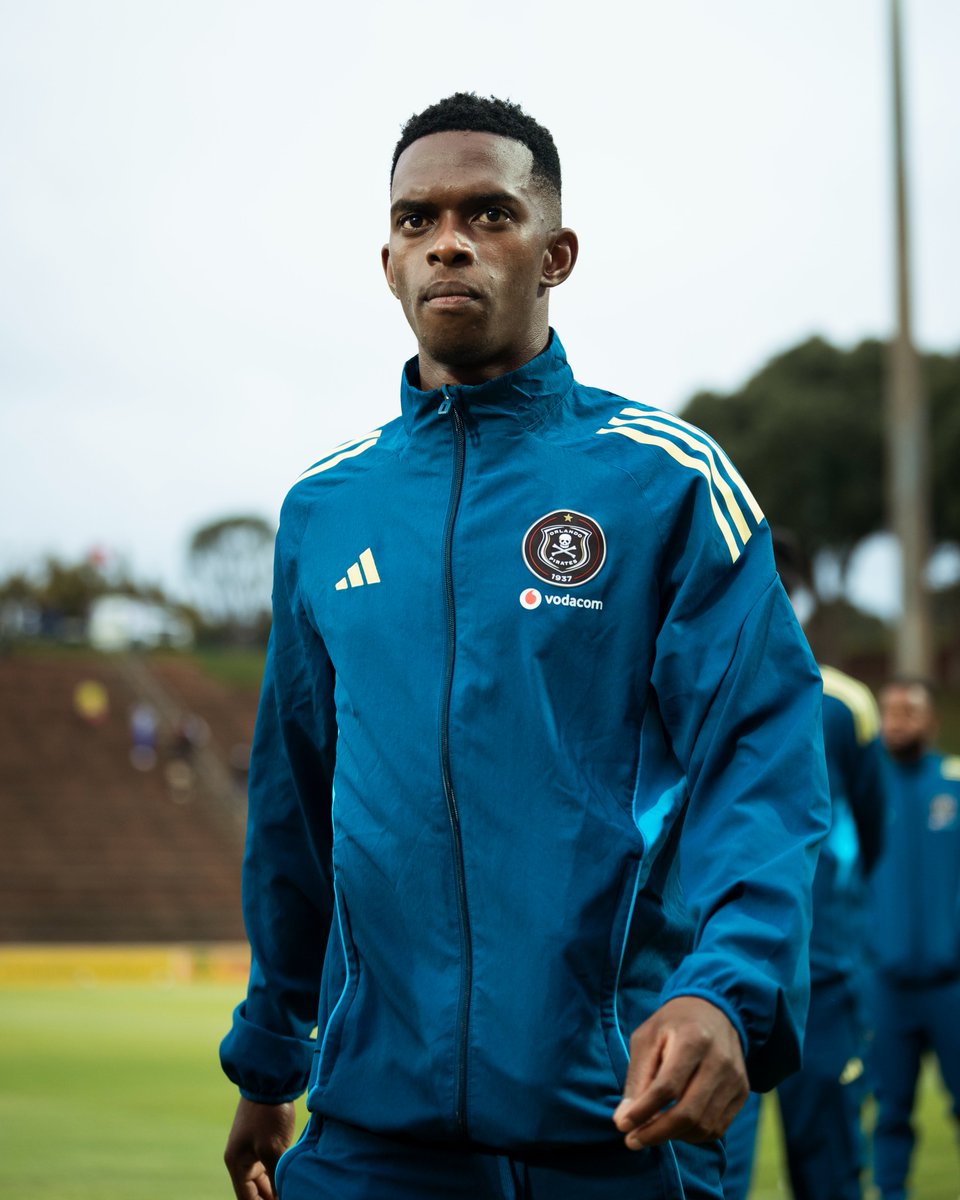 orlandopirates's tweet photo. We have arrived — dressed in the Tiro25 Pre Marine Walk-on 💧

🛜 Get yours now 👉 https://t.co/z2Xo9VDQNc

⚫⚪🔴⭐
#MatchDay
#OrlandoPirates
#OnceAlways https://t.co/dfzZJPpj4r