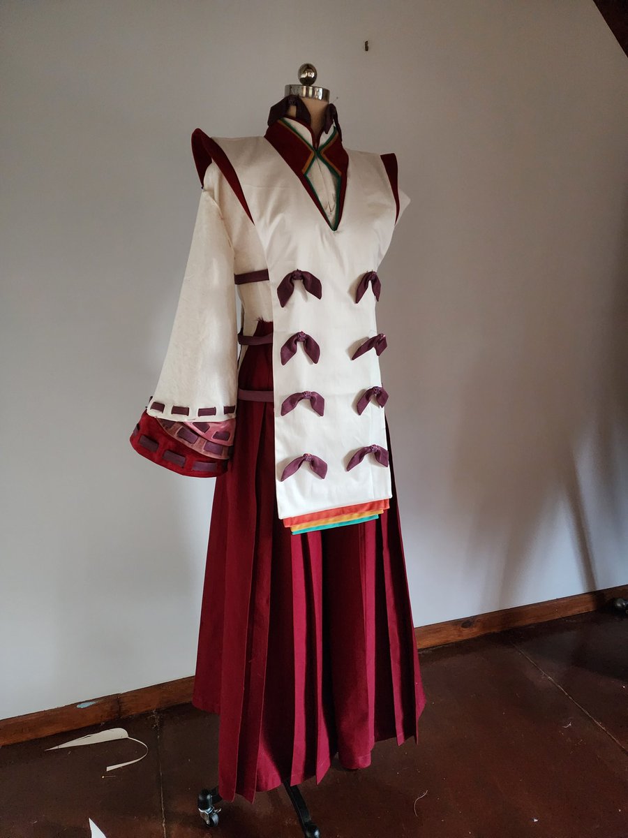 pixieleex's tweet image. Finished the bottom layer of Haze&apos;s Hakama style pants today. 
Next up; waist band, top pant layers, more woven bits 🤍🙏