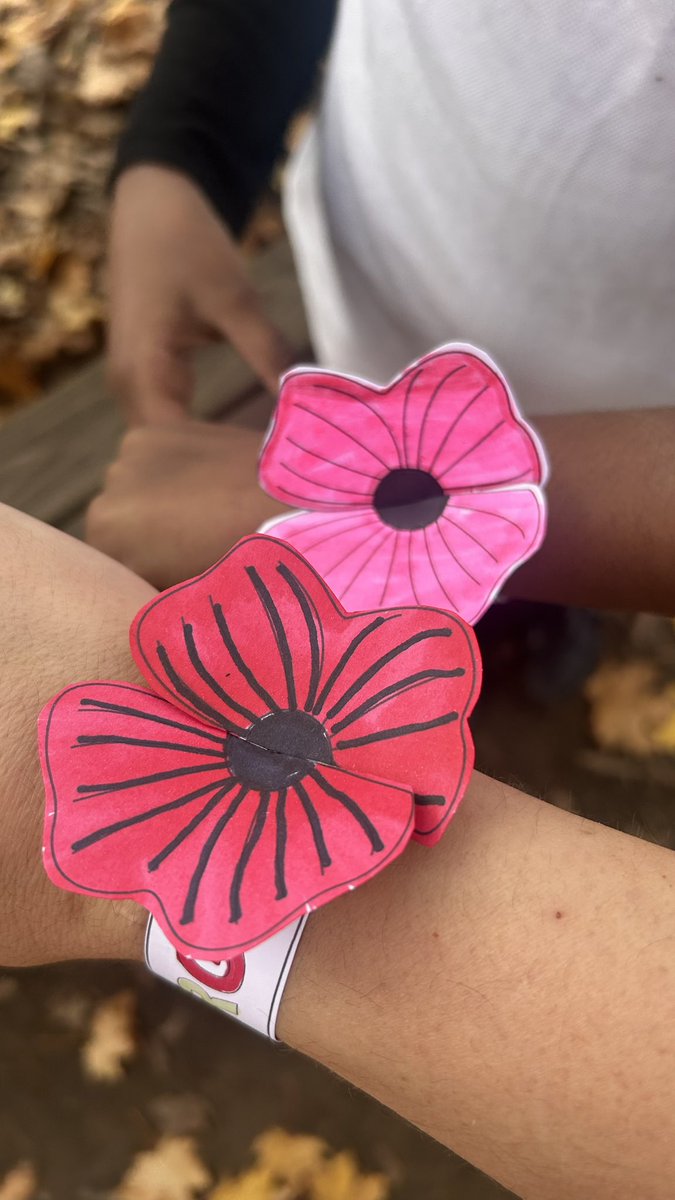 KARAGULIAN's tweet photo. Poppy bracelet @beechfieldPST https://t.co/PZXMrmykUJ