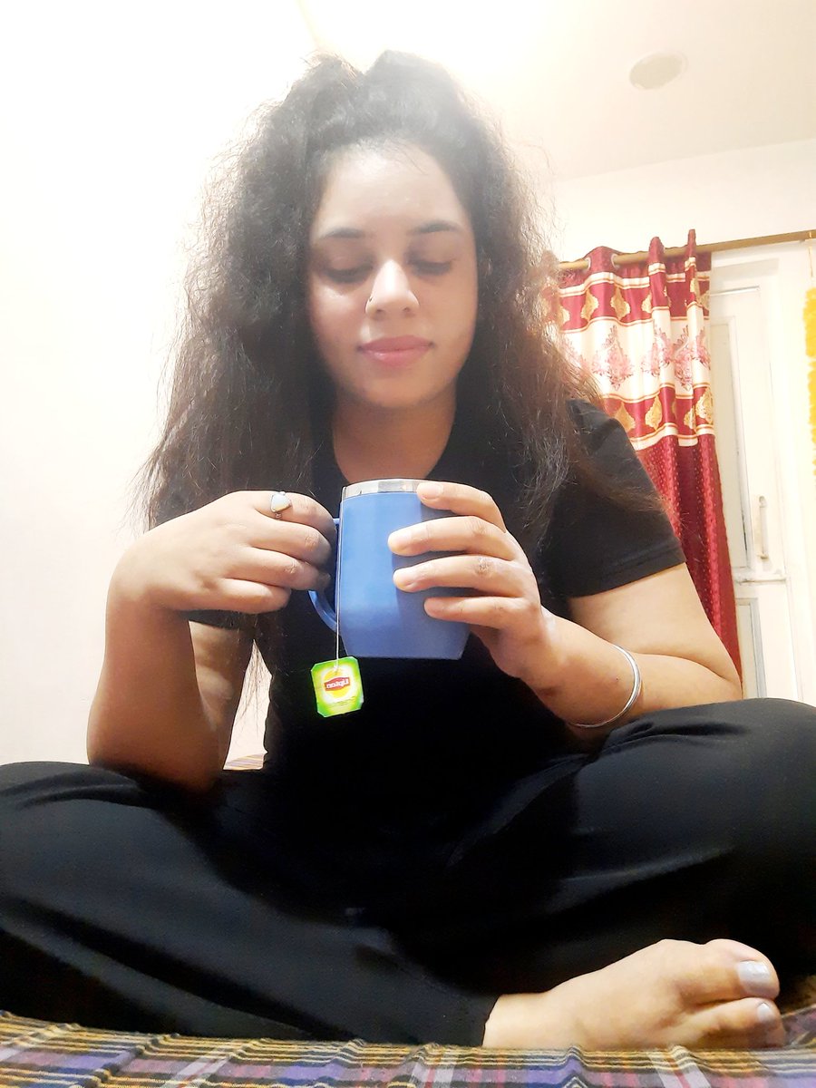 खामोशियों में भी आवाज़ होती है
हर मुस्कान के पीछे एक राज़ होती है।
ज़िंदगी वही समझता है सफर का मज़ा
जिसे ठोकरों से भी कुछ आस होती है। 😊
Good night dear x mate