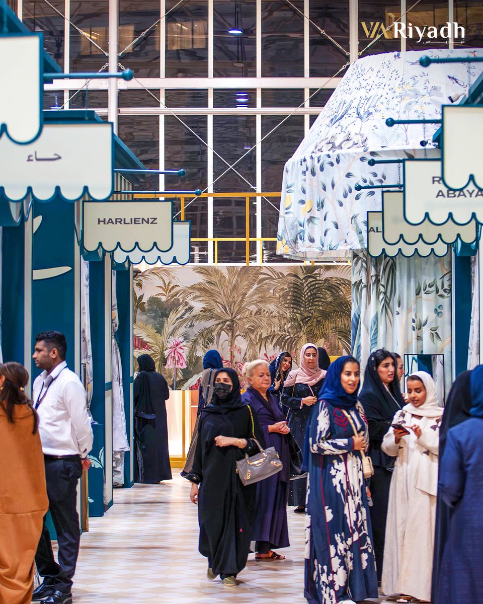 معرض #أنا_عربية ✨ 
يجمع 300 مصممة من 22 دولة عربية، ويحتفي بإبداع وبساطة المرأة في تجربة تعبّر عن الأناقة والفخامة في #ڤيا_رياض 💫🧡👗

#AnaArabiya ✨ 
brings together 300 designers from 22 Arab countries, celebrating the creativity and simplicity of women in an experience that