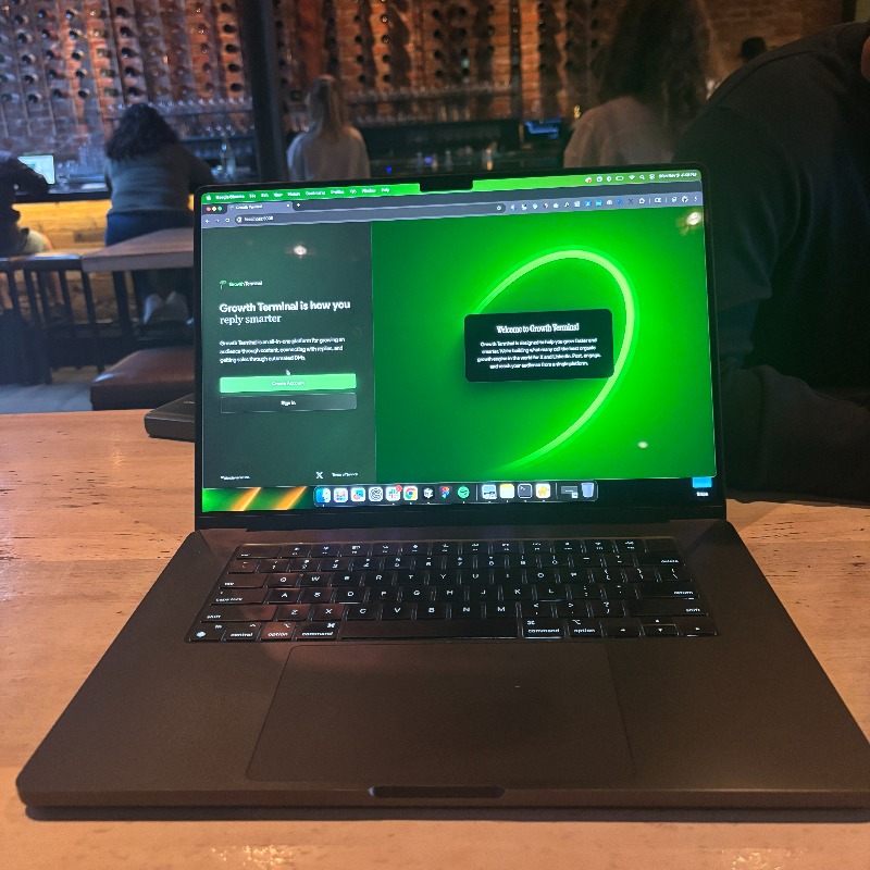 growthterminal's tweet photo. Building a brand on X and LinkedIn is f*****g hard.

So I built an AI tool that makes 10x easier.

Use AI to:
- Master your niche
- Write, schedule, and analyze posts
- Find topics for you to reply to
- DM people on auto-pilot

1,000+ people use it to grow.

Try it for free