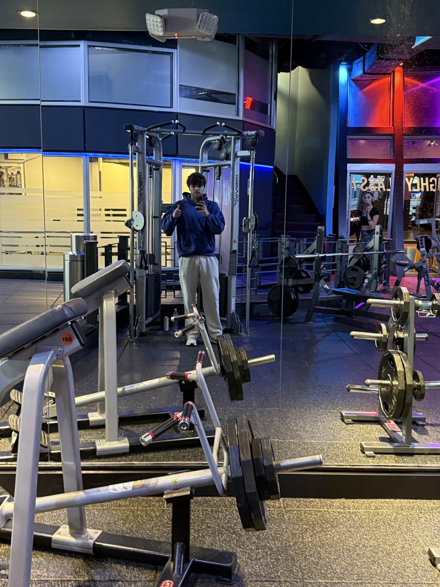 g(y)m

get out there and exercise today

a workout improves your productivity by 44%