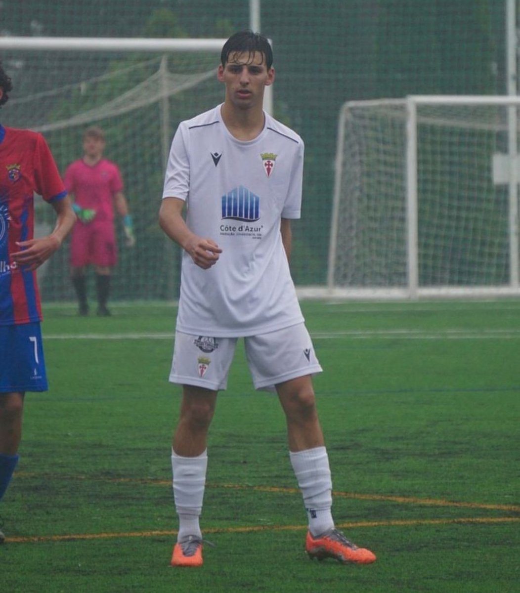 🚨 JUGADOR NUEVO 👇🏼
🏃‍♂️ Rodrigo Seminario 
     (2007) 🇵🇹🇵🇪
⚽ Delantero 
👕 Charneca Caparica 
      (5ta división de Portugal)
📝 Actualmente juega en el
      equipo sub19.
📝 Nació en Portugal pero su
      abuelo es peruano.
📝 Tiene documentos
      peruanos.