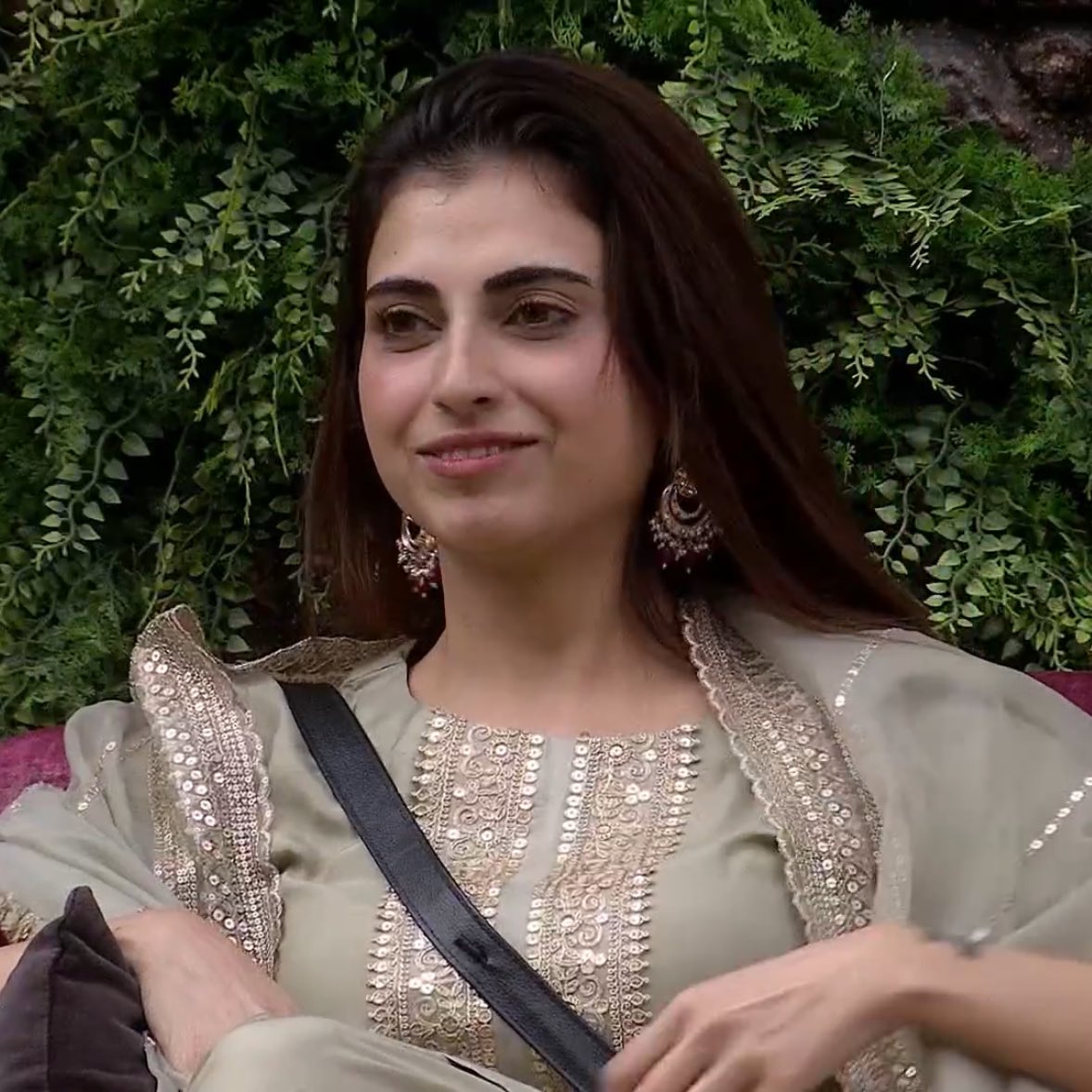 my pretty bb 🤍 #farrhanabhatt #bb19