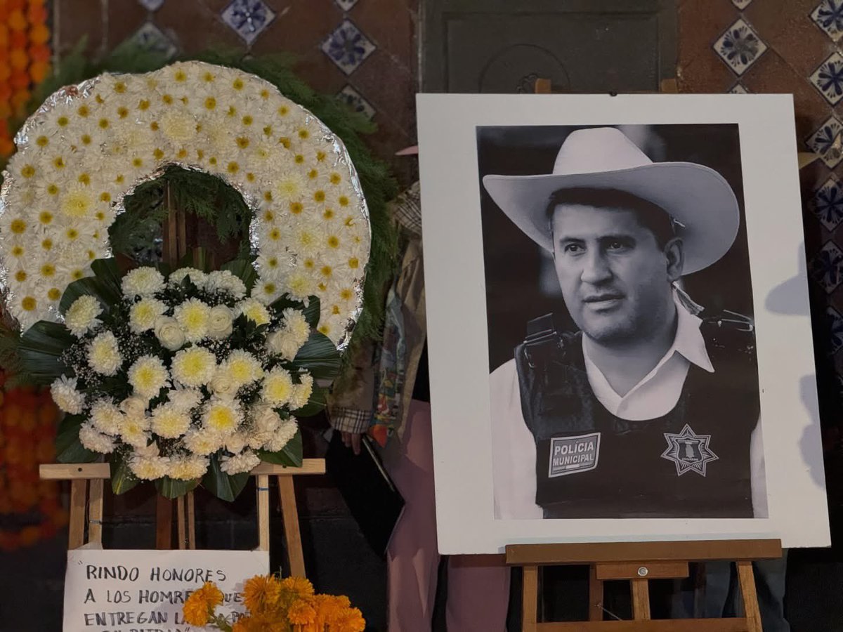 Libro_negro_'s tweet image. La muerte de Carlos Manzo no puede quedar en el olvido.