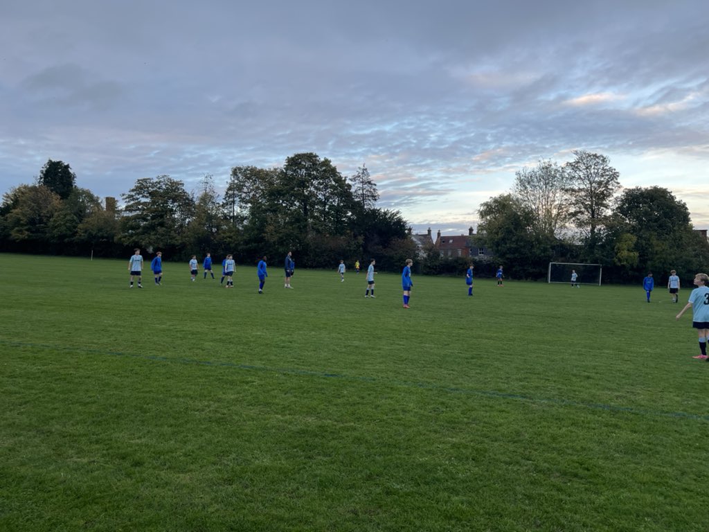 Y8s playing their long awaited first fixture of the season in a 5-3 thriller at FHE! Great attacking play by the boys with some defensive work to be done!
⚽️⚽️Blake
⚽️Ethan
🏆 Blake

#KingsPE #GetInvolved