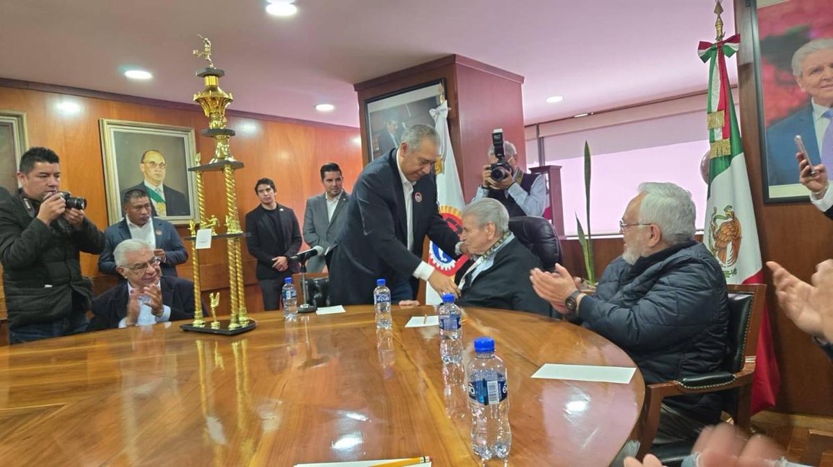 El Comité Ejecutivo Estatal de la FTP-CTM y nuestro Secretario General <a href="/leobardosoto/">Leobardo Soto</a>, con mucho afecto FELICITAMOS a nuestro Líder Nacional de la <a href="/CTM_MX/">CTM Nacional</a> Don <a href="/CarlosAceves_/">Carlos Aceves del Olmo</a> del Olmo  🇲🇽 ¡FELIZ CUMPLEAÑOS! 🎉