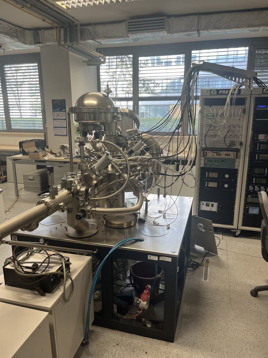 fifoumarate's tweet photo. Jour 3 du projet #Erasmus 🇪🇺 : les élèves de 1re euro maths du lycée Beaussier 🇫🇷 et du lycée Kopernic de Katowice🇵🇱 explorent la faculté des sciences 🔬 — TP de chimie et cours de physique au menu !
@LyceeBeaussier @ErasmusplusFR https://t.co/E550T2wQK1