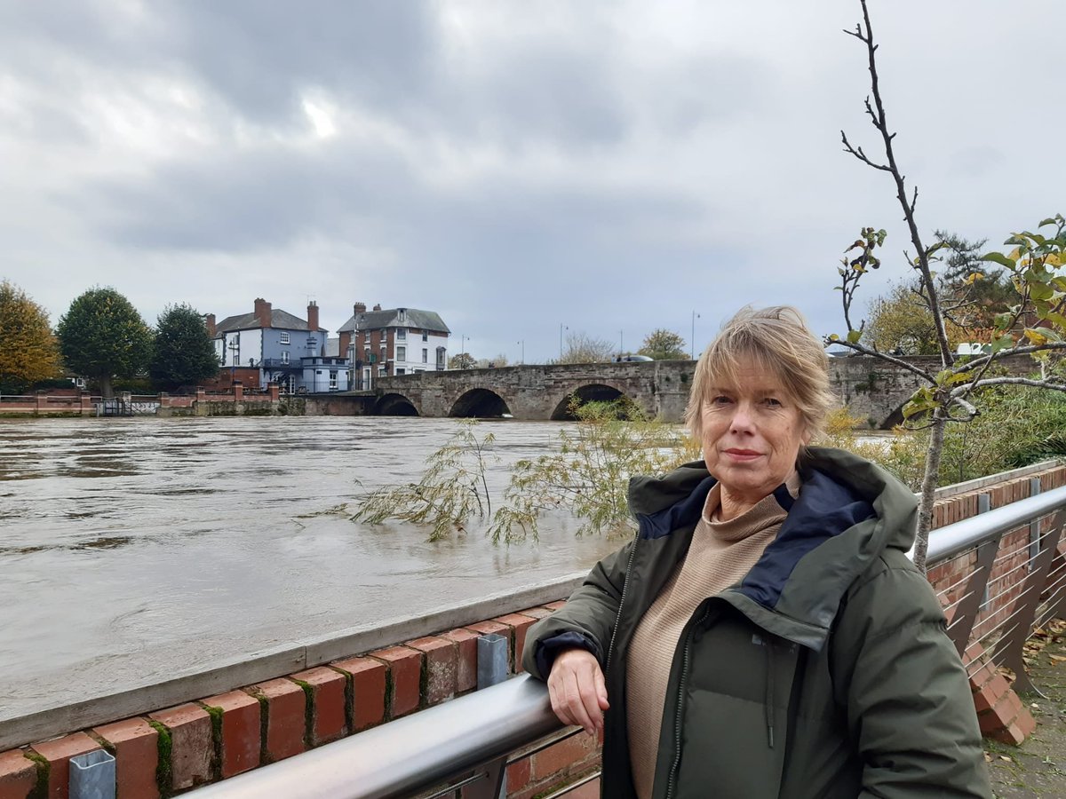 River looking alarmingly high in #Hereford today, and still rising.
check-for-flooding.service.gov.uk/station/4017
And a wet week forecast for Powys.  We must slow the flow and do more to encourage landowners to have buffer strips, contour ploughing, no bare fields etc.