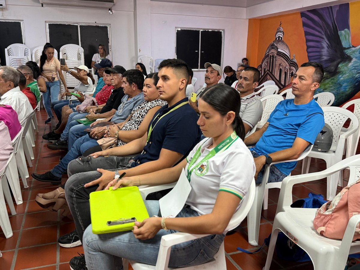 URestitucion's tweet photo. 📍Desde el municipio de #VillaDelRosario, el director territorial de #NorteDeSantander, @MauricioCaj, participó en la Asamblea Popular que eligió a sus representantes ante el Comité de Reforma Agraria.

La participación de la #URT en estos espacios permite garantizar los derechos de las víctimas del despojo y abandono forzado de tierras en la región, contribuyendo al acceso de los derechos territoriales.