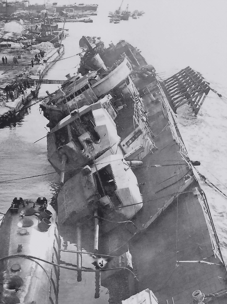 Date: Summer 1946. Location: 43°07'05" N, 05°55'19" E. Event: Sunk by the USAAF bombers, former Italian light cruiser FR.11 (Jean de Vienne of the Vichy French Navy prior to 1943) undergoes righting operations. Current status: Scrapped in 1944-49, lifespan of 18 years.