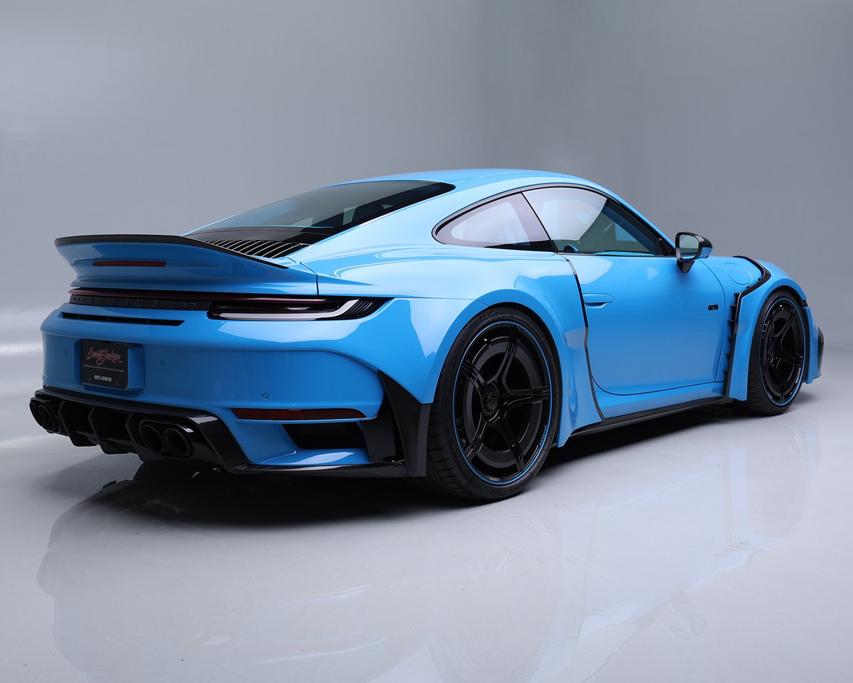 Barrett_Jackson's tweet image. The “wow” is instant. The impact is lasting. Meet “Blue Magic” — a 2023 #Brabus 900 #RocketR built for living life in the fast lane.
 
Read more: bit.ly/SD26TW-2023Bra…