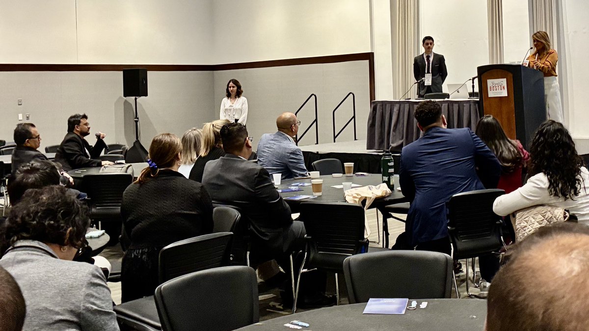 ChEnected's tweet image. Building connections and sharing experiences at Café with LatinX in ChE! ☕✨ Right now, the speaker is taking final questions from the audience. Then mingling and coffee to build more contacts and new friends. #AIChEAnnual #LatinXinChE #LatinXInSTEM #LatinSTEM