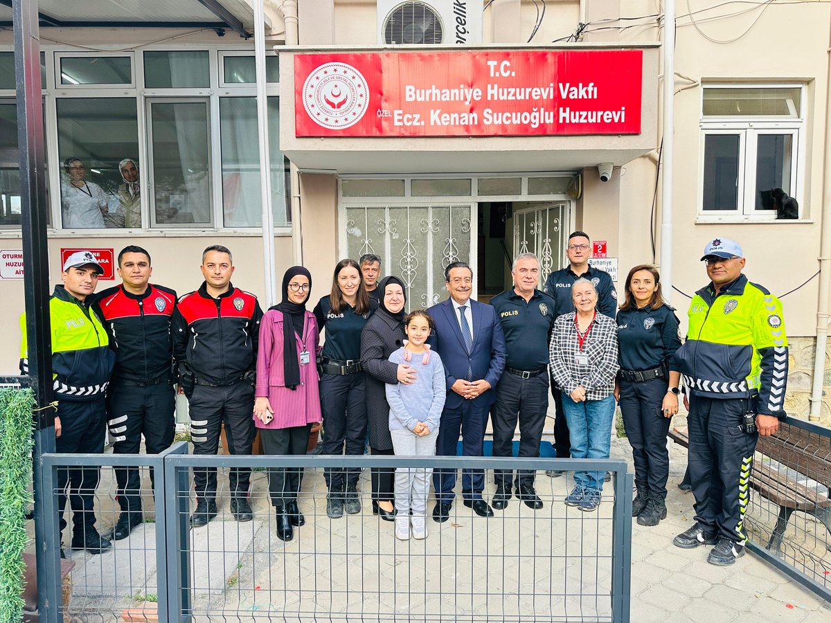 📍Burhaniye Huzurevi Vakfı
 Ecz. Kenan Sucuoğlu Huzurevi 

Bugün, Eşim ile Birlikte Büyüklerimizi Ziyaret Ettik, Hayır Dualarını Aldık.

Onlarla Gönülden Muhabbet Etmek, Onlarla Birlikte Olmak, Bizleri Çok Mutlu Etti.

Büyüklerimize, Sağlıklı Uzun Bir Ömür Diliyorum.