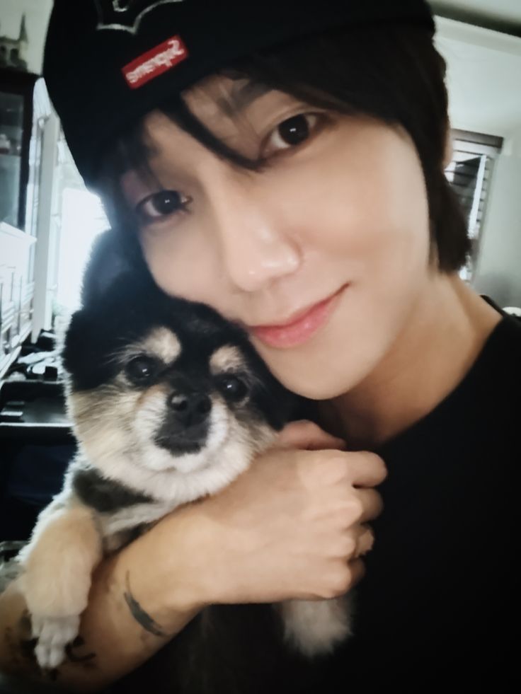 NatzumiixdSan's tweet image. Refrito 🙂‍↔️
#ELFSelcaDay 

MORE DECADES WITH SUPER JUNIOR
#20toEternitySuperJunior
#슈퍼주니어_더라스트맨_스탠딩 #슈퍼주니어 #SUPERJUNIOR