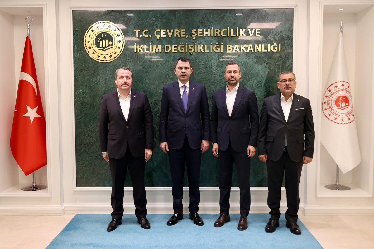 Çevre ve Şehircilik Bakanı Murat Kurum’u ziyaret ettik. 

Genel Başkan Yardımcımız Soner Can Tufanoğlu ile birlikte gerçekleştirdiğimiz ziyarette “Yüzyılın Sosyal Konut Projesi” kapsamında 81 ilimizde 500 bin konut projesinin son derece önemli ve gerekli bir proje olduğunu