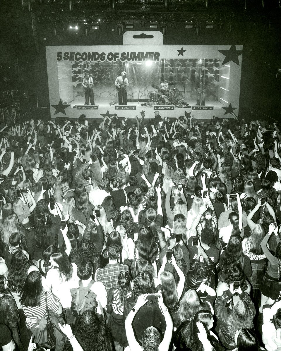 5SOS's tweet image. LIMITED EDITION: BOYBAND IN A BOX!! Available to you on November 14th… Everyone in London was a STAR!