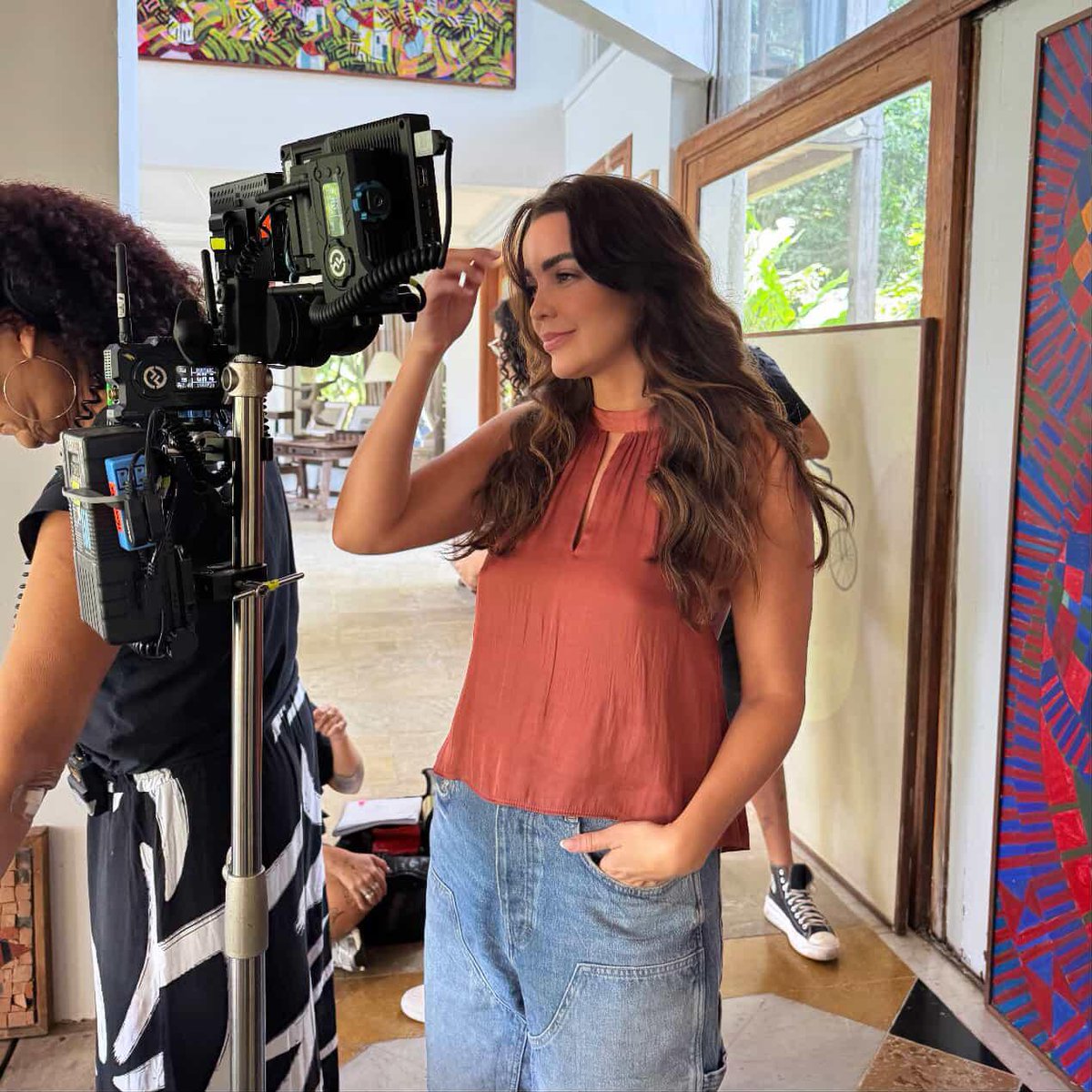 miguel_madu's tweet image. Imagina vc vai trabalhar, e sua chefe é essa? Eu trabalharia de domingo a domingo, sem folga, sem horário de almoço, sem receber, 24 horas por dia e ainda iria agradecer. 
@nattaliesmitth me contrata pra segurar sua bolsa e pegar água? 🙏🏽