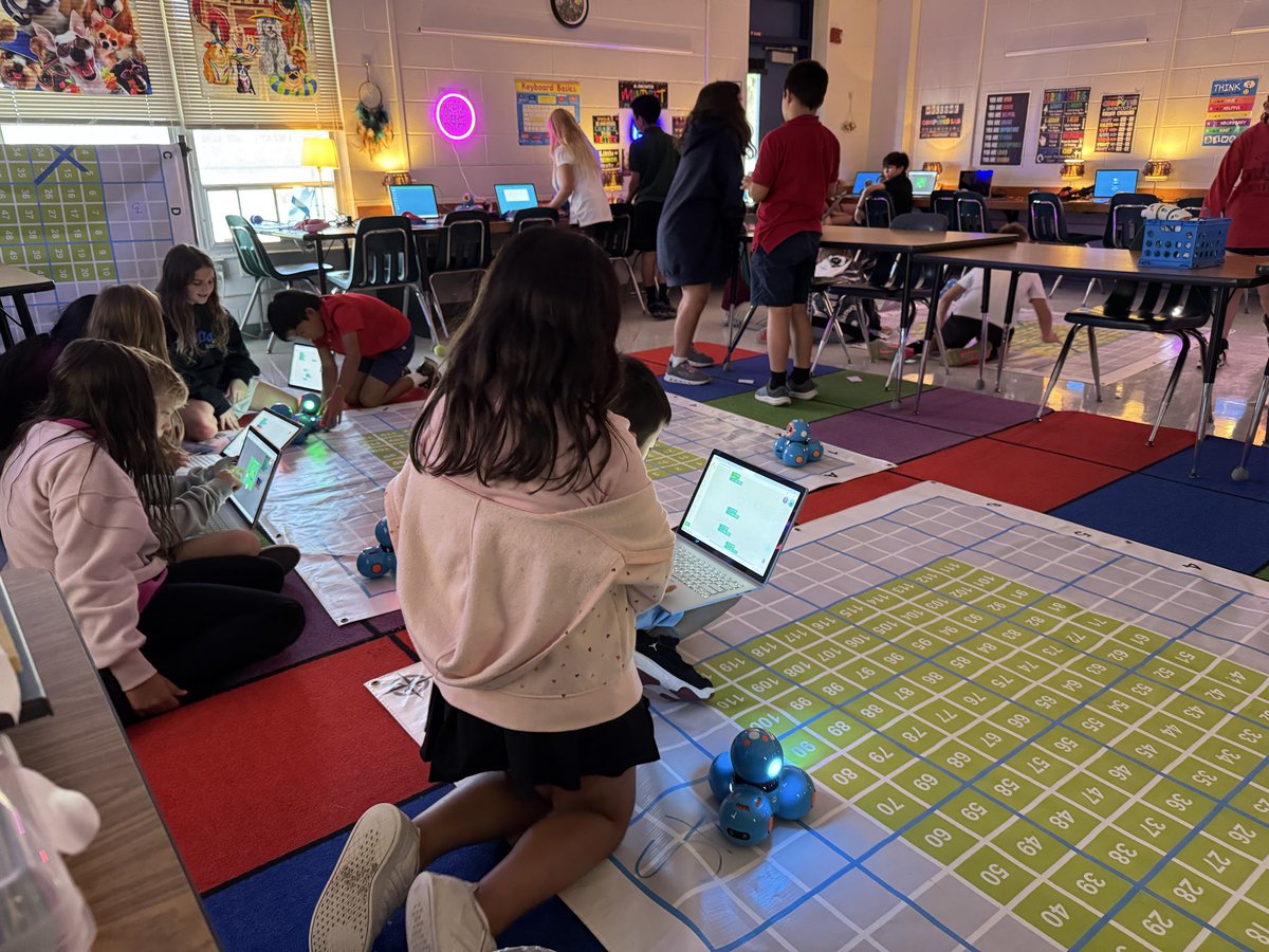 Dash is finally running smoother at CES! Kids are loving it@cescorkybear @ccps collier county schools.