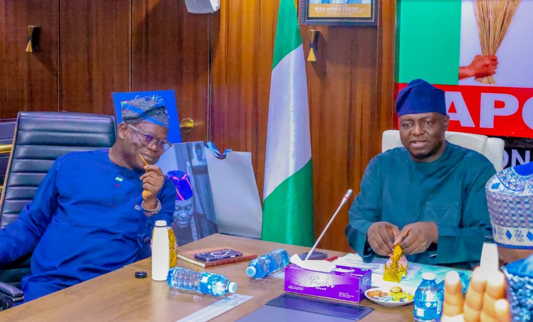 DrSRJ_'s tweet photo. I joined my colleagues to attend the 180th meeting of the National Working Committee of the All Progressives Congress this afternoon where we deliberated on the sundry matters aimed at further strengthening our party. https://t.co/hSrjSt7gZ1