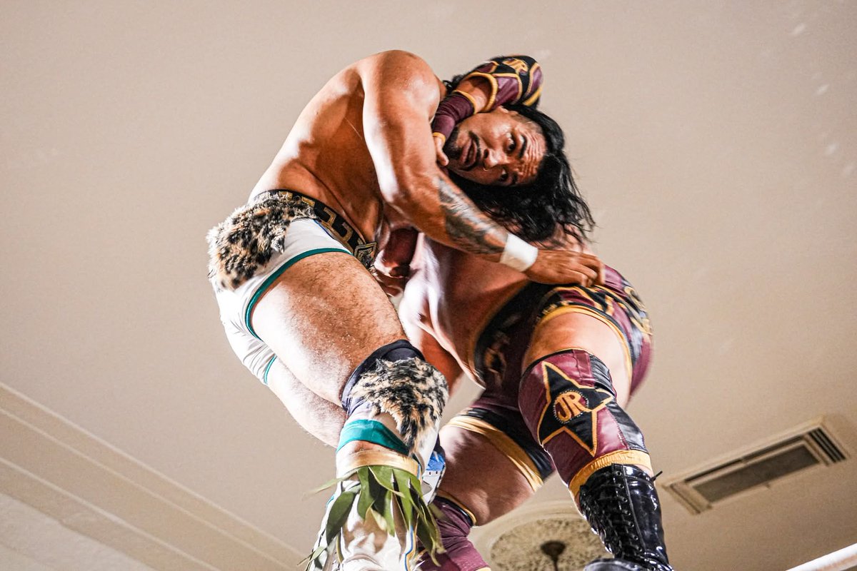 JRoccDaddy's tweet image. Looking dowwwn 👀 on a  #humpdaywednesday!

#Superplex 👆🕐

#wednesday #wednesdayvibes #wednesdaymotivation #MidweekMotivation #athlete #fighter #wrestling #wrestler #wwe #tna #aew #mlw #nxt #nwa #Powerrr #Cleveland #Ohio @nwa @ExoProWrestling