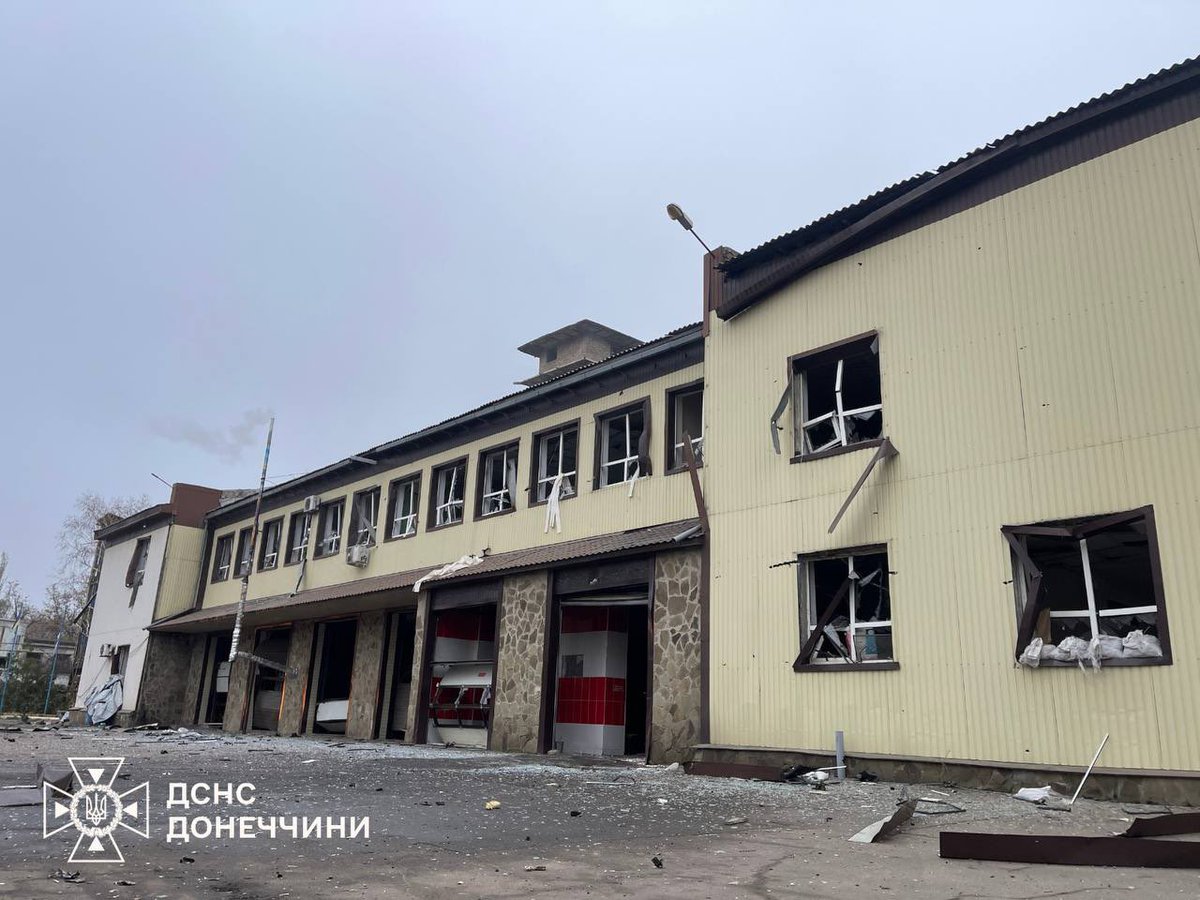 🇺🇦🙏 Russia has struck SES rescuers more than 60 times in the last three months.

As a result of these attacks, 5 rescuers died, more than 30 were injured. Today, the enemy again targeted the services that save lives.

▫️ In the village of Primorske, Zaporizhzhia region, a