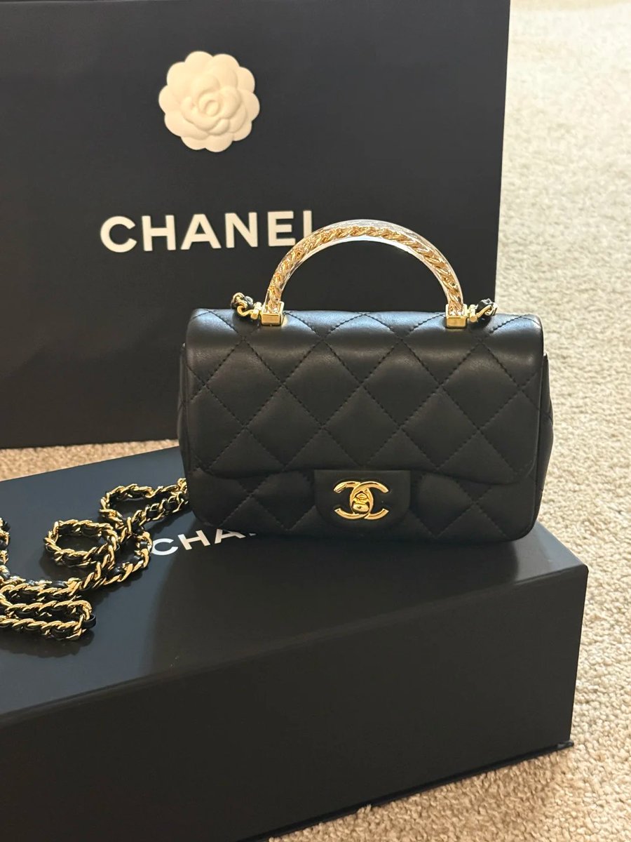 applevae's tweet image. I just got a new bag! 😜😊 #shopping #bag