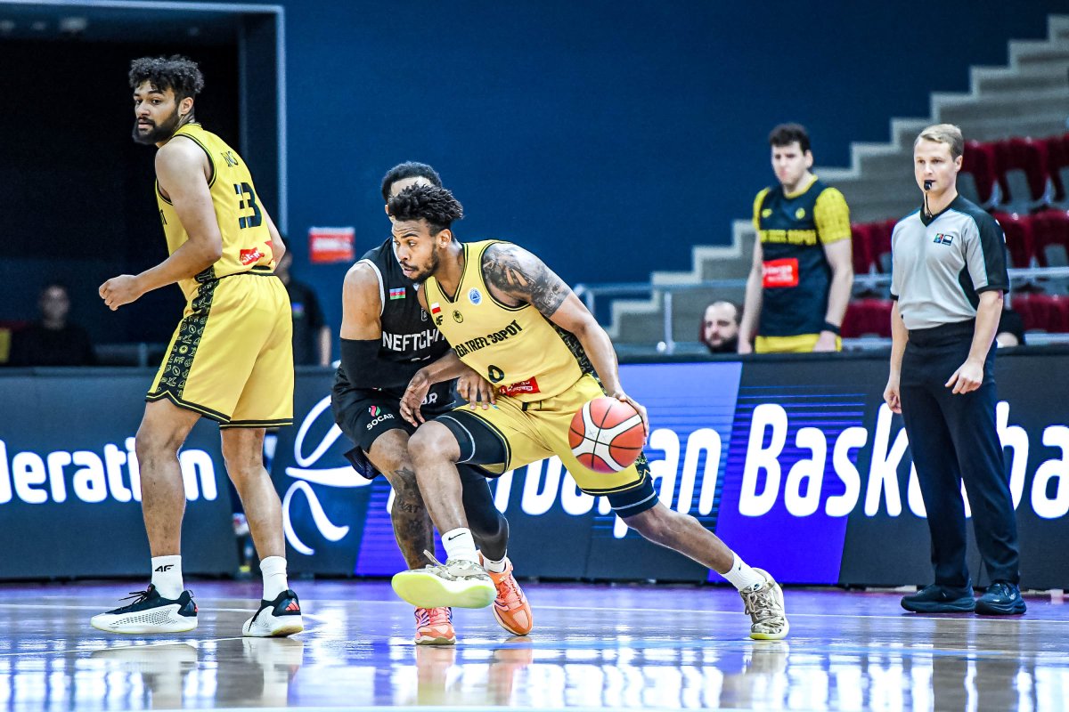 superbasketpl's tweet photo. Jeden – choćby i świetny (22 pkt, 9 as, 8 rb) – Paul Scruggs to za mało, by wygrać mecz FIBA Europe Cup, choćby i w Azerbejdżanie.
Trefl po ośmiu zwycięstwach z rzędu uległ w środę Neftchi IK 87:92, ale pozostał liderem grupy I.
#plklpl https://t.co/q95drOUwlI