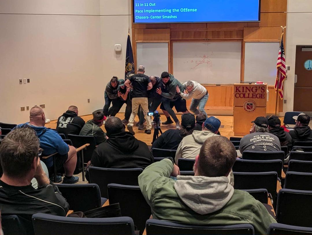 davecisar's tweet image. Coaching Clinics- Im back on the Clinic Trail again- Clinic 251 was Wilkes Barre PA, 252 will be Atlanta and 253 will be Grand Rapids. Love helping coaches get better- win more games- helping kids have better and more productive experience.