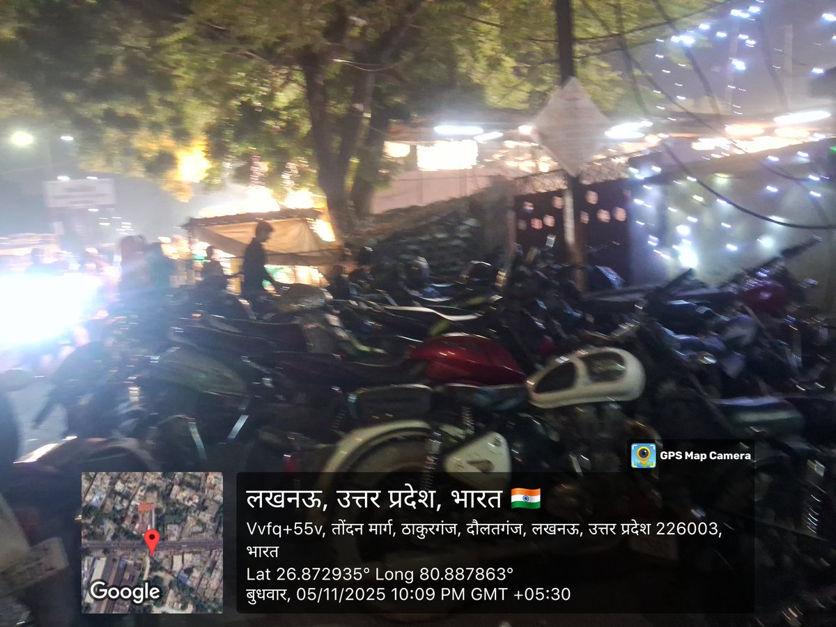 Ajaysahu___'s tweet photo. श्री @myogiadityanath जी महाराज चले अगाड़ी @lkopolice चले पछाडी😬 #देवलोकलाॅन #DLLawan हरदोई रोड पर प्रतिदिन निकलना दुभर हो गया है आमजनमानस का, सड़क को पार्किंग बना रखा है प्रशासन भी मूकदर्शक बना बैठा बड़ी दुर्घटना होने का इंतजार कर रहा है ऐसे कब तक? 
ध्यान दीजिए महोदय @AdminLKO https://t.co/DRbPOiVueK