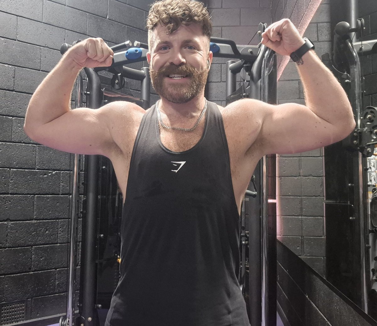 tradiebear21's tweet photo. Take a sniff 💪💦 https://t.co/SuGWWFmcK6
