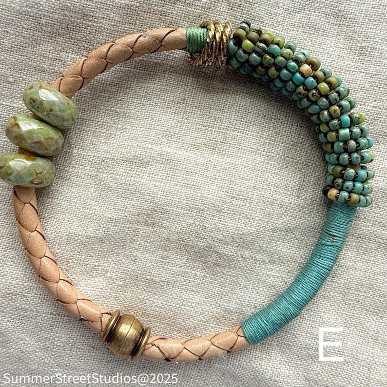 ellin_anderson's tweet image. Artisan #bangle #bracelets enchant with a variety of colors and textures. Braided leather adorned with aged Czech beads, matte and gloss #beads and more. Choose blue, brown, olive, camel, teal, or black.
#Christmas #SundanceStyle #handmade #jewelry #gift etsy.com/listing/432061…