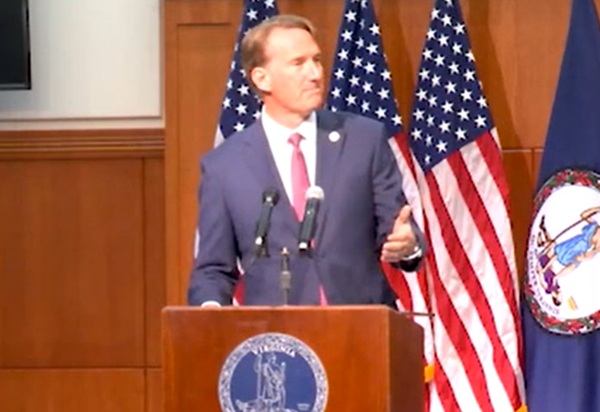 WFXRnews's tweet photo. Youngkin congratulates Spanberger on winning governor race, discusses shutdown's effect on Virginia elections  https://t.co/3Z3ccTPL76 https://t.co/mUn2KKn4zo