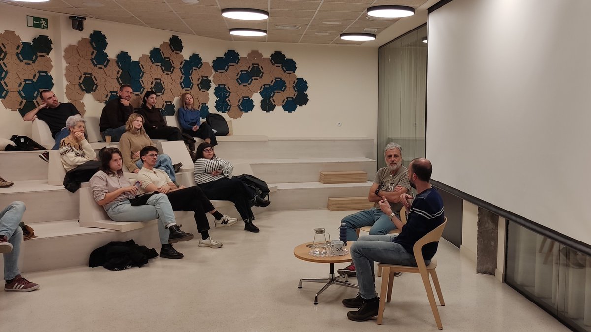 Ayer en #LosMartesDeDAMA proyectamos la película 'Subsuelo', recientemente galardonada con el Premio Miguel Delibes al Mejor Guion en <a href="/Seminci_oficial/">SEMINCI</a>. Tras el pase, conversamos con Fernando Franco, con quien pudimos profundizar en el proceso creativo de la película.