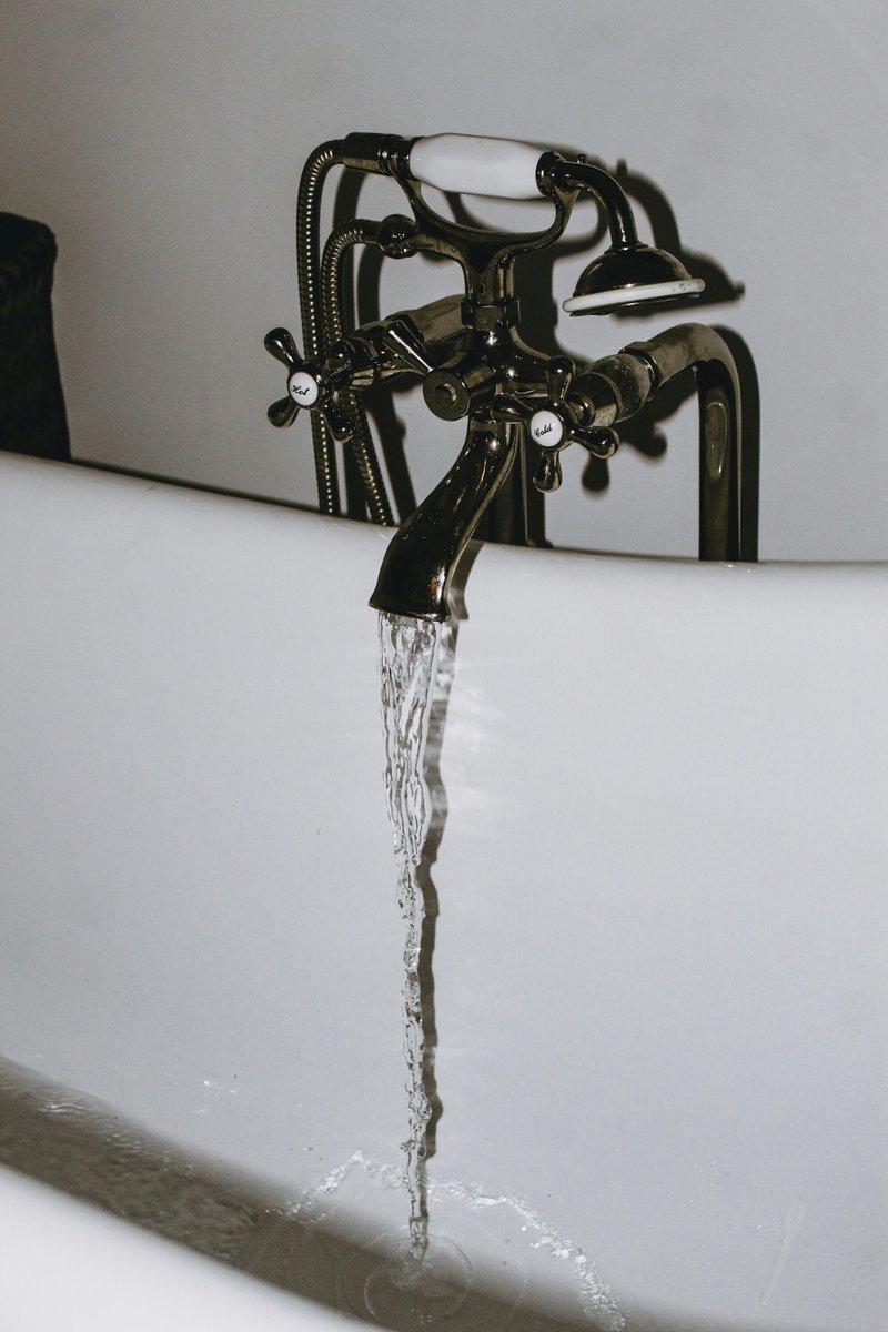 HomeZada's tweet image. Winterize plumbing. Check holiday lighting. 

HomeZada automates seasonal reminders that bring clients back to you—turning one-time jobs into recurring relationships.

#SeasonalPlumbing #ElectricalWork #WinterPrep #ContractorMarketing

homezada.com/professionals/…