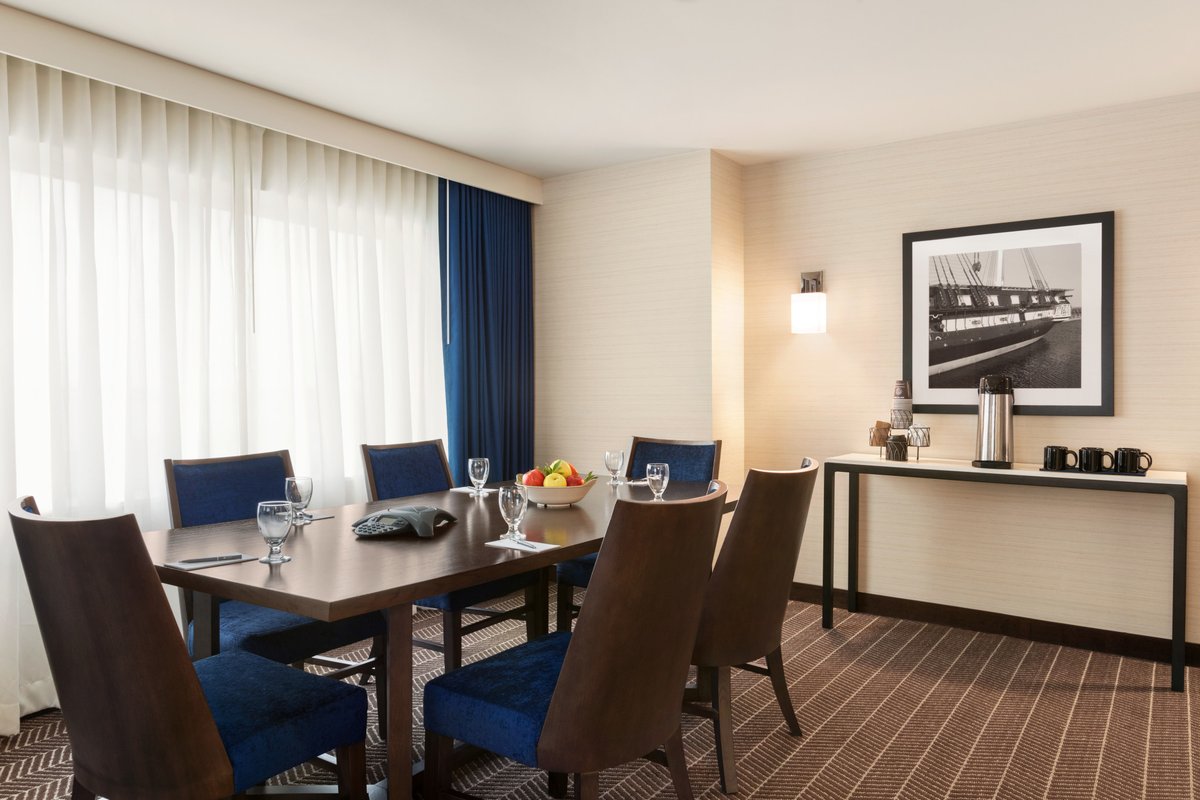 BostonSuites's tweet photo. Gather your loved ones and enjoy a Thanksgiving filled with great food and cozy moments.

🏨 Secure your room today at https://t.co/MhdiAZhgMs for the perfect holiday retreat! https://t.co/oRV7WzSBer