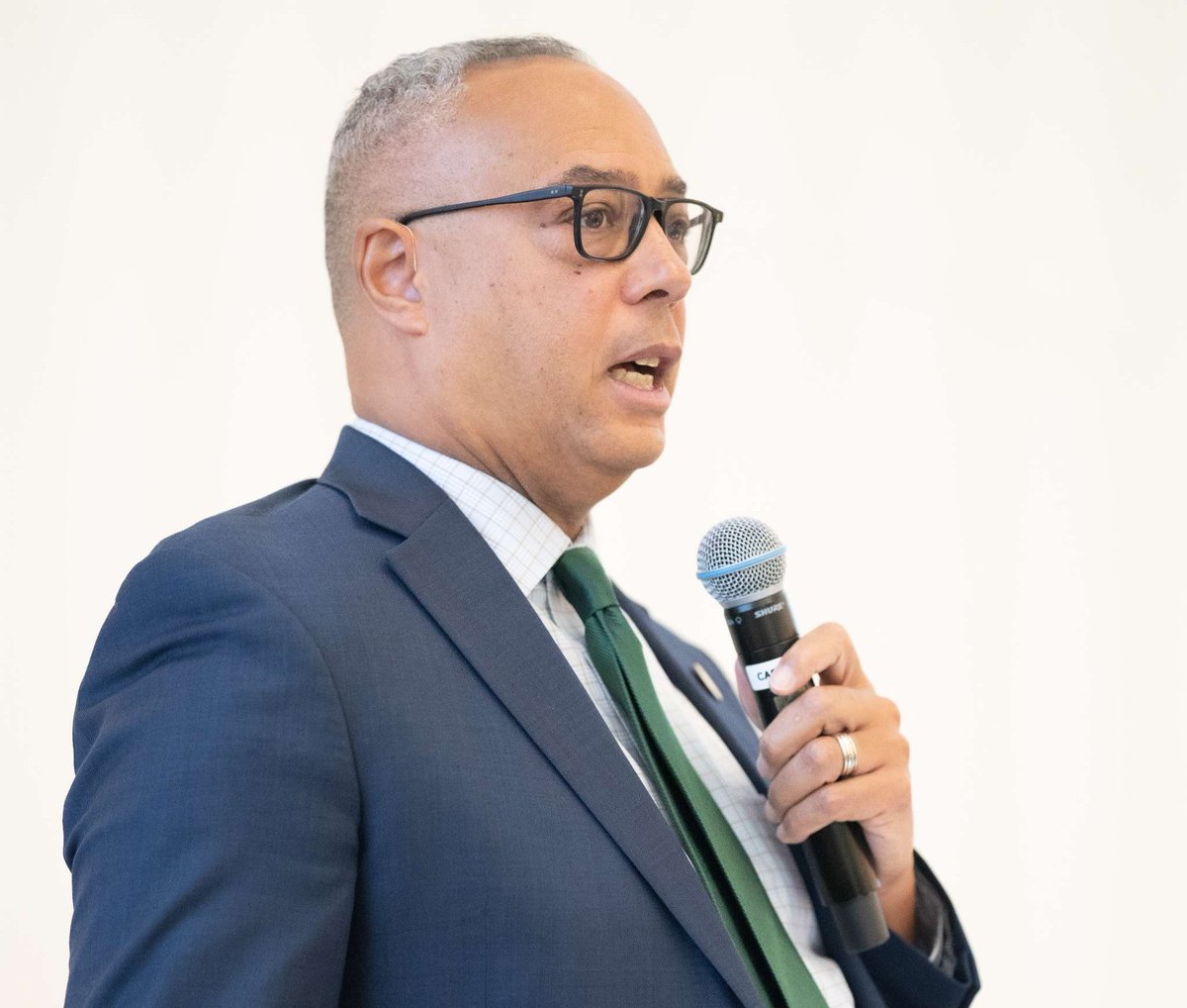 We were honored to welcome District Attorney Kevin Hayden back as a guest speaker at this year’s #MAVConference! 🎤 His insights and continued support helped make the conference even stronger ✨

#MAV2025 #MothersAgainstViolence #PainIntoPurpose #MJEempowerment #MJEMothers