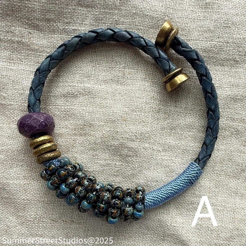 ellin_anderson's tweet image. Artisan #bangle #bracelets enchant with a variety of colors and textures. Braided leather adorned with aged Czech beads, matte and gloss #beads and more. Choose blue, brown, olive, camel, teal, or black.
#Christmas #SundanceStyle #handmade #jewelry #gift etsy.com/listing/432061…