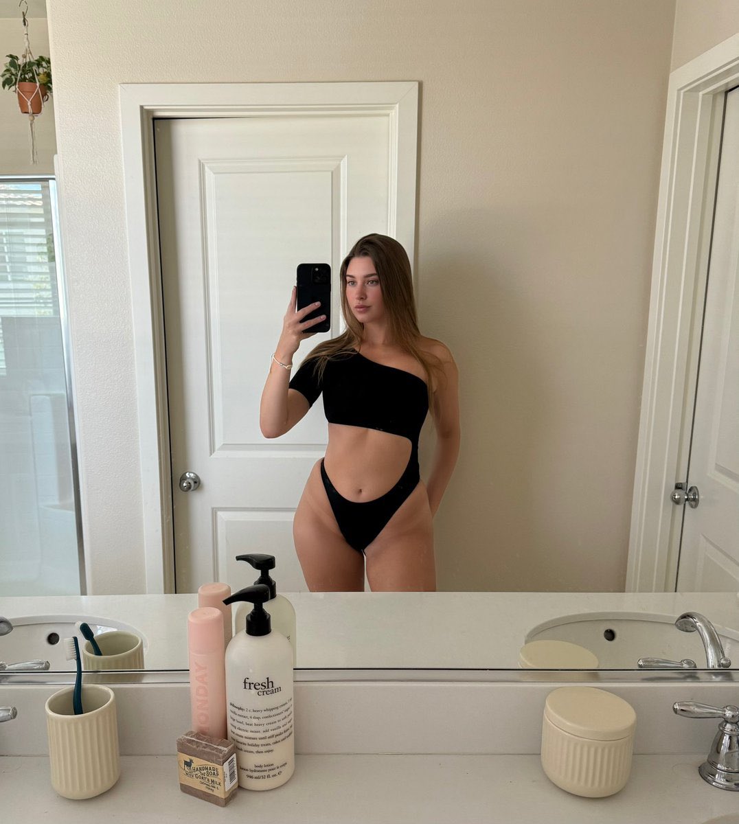 ArieLee1a's tweet image. ❤️