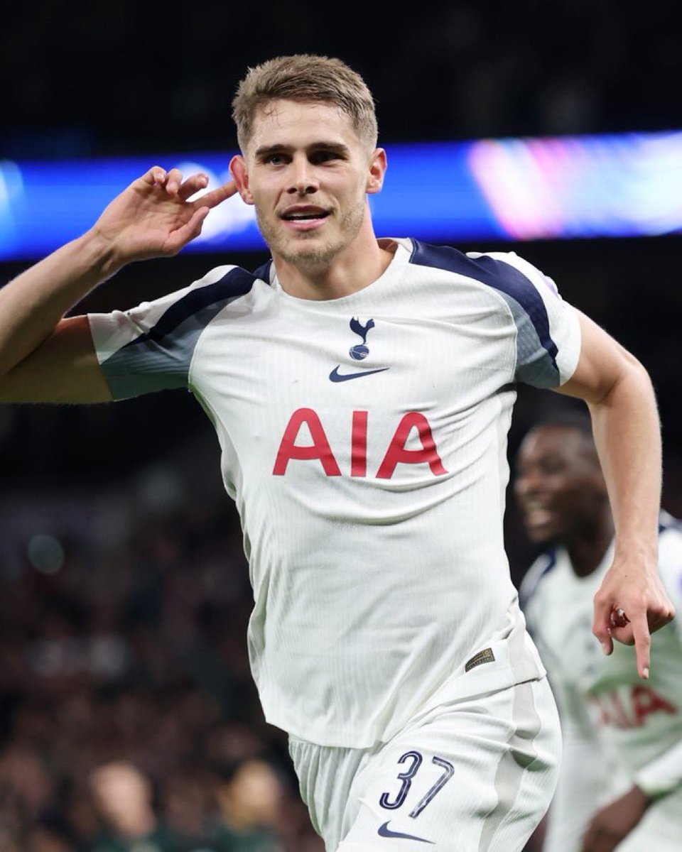 #Tottenham want to reward Micky van de Ven with a new contract and pay rise!

The club rate him and Cristian Romero as one of the best centre-back pairings in the Premier League.

[<a href="/Matt_Law_DT/">Matt Law</a>] 🥇